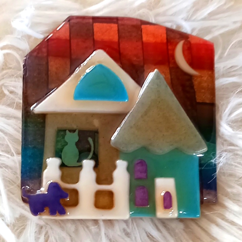 Handmade Resin Pin - Picture 2 of 3